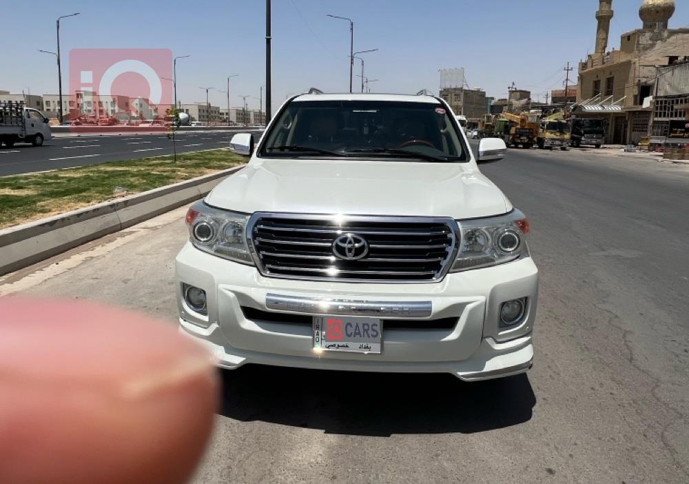 تۆیۆتا لاند کروزەر